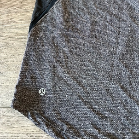 Lululemon black and grey racerback tank sz 4 - Picture 3 of 3